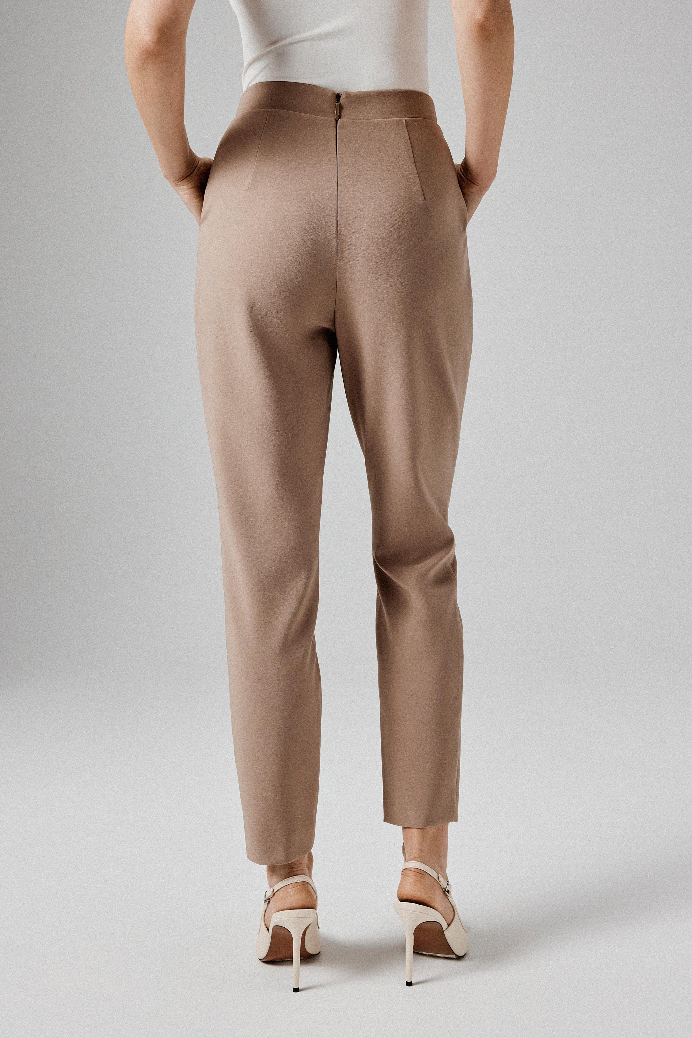 JAYDE Tailored Trouser in Mushroom